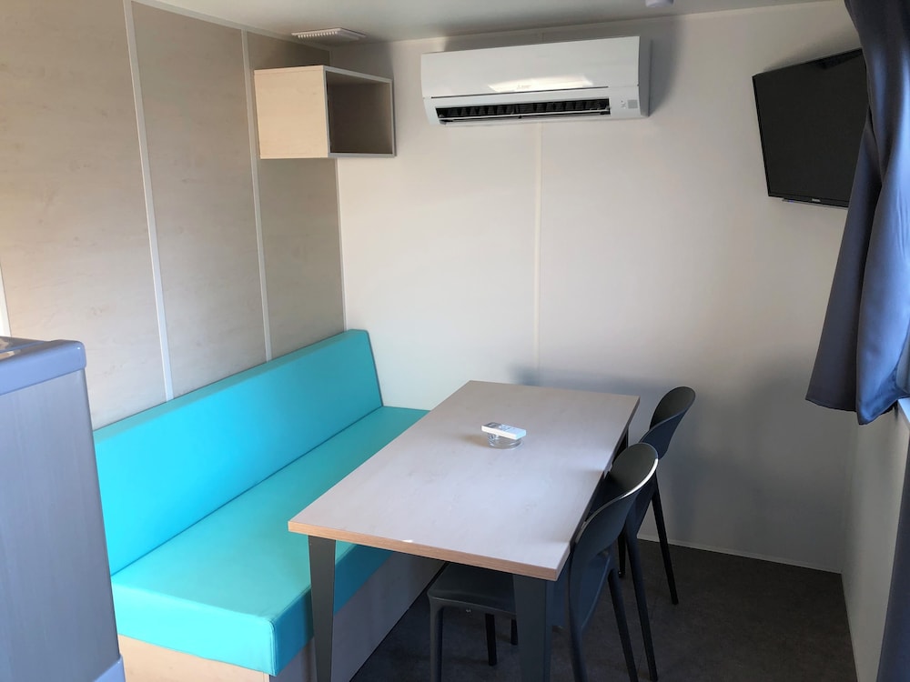Standard Mobile Home photo 2