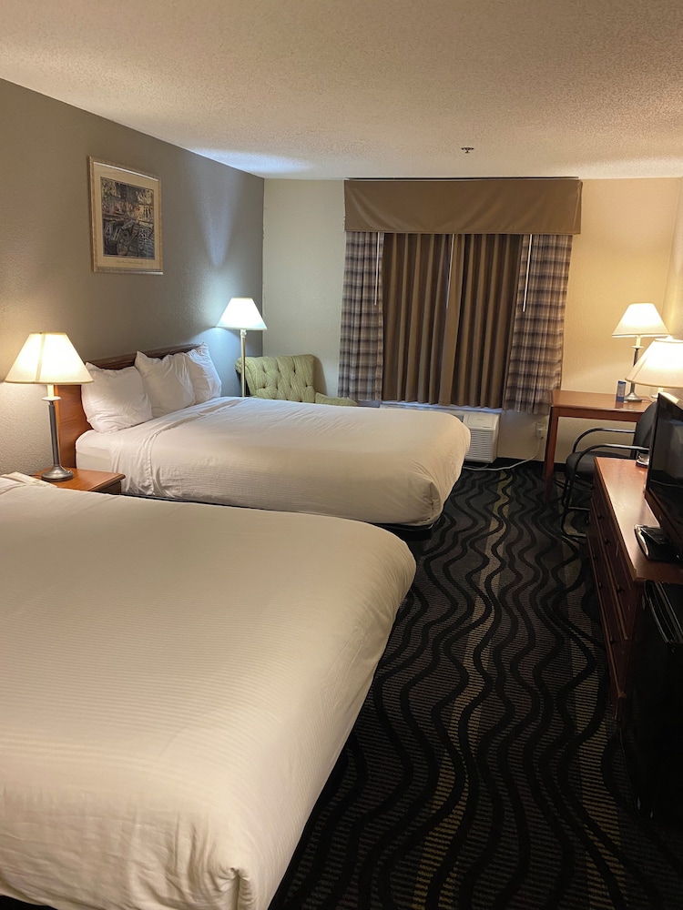 Standard Room, 2 Queen Beds photo 2