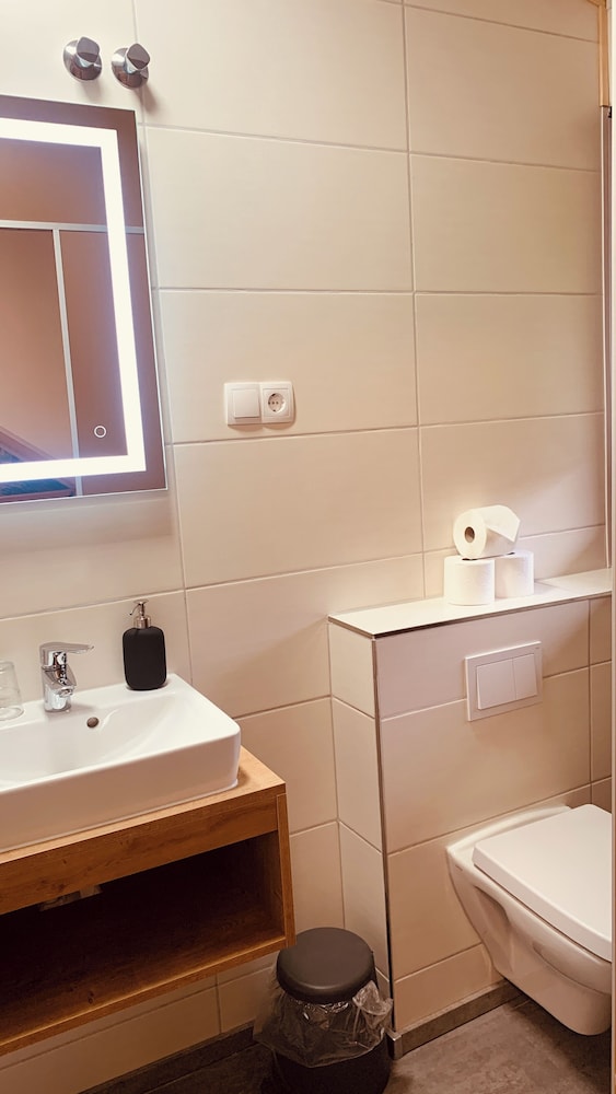 Deluxe Double Room, Private Bathroom - Photo 13