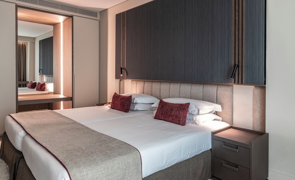 Deluxe City View Suite