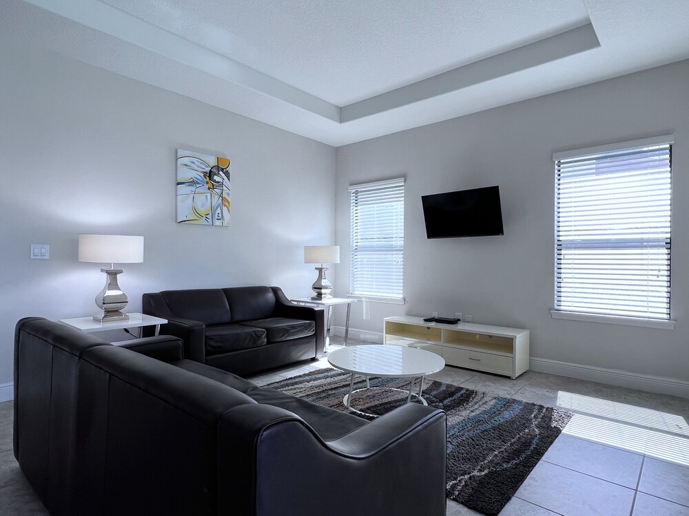 House, 4 Bedrooms photo 1