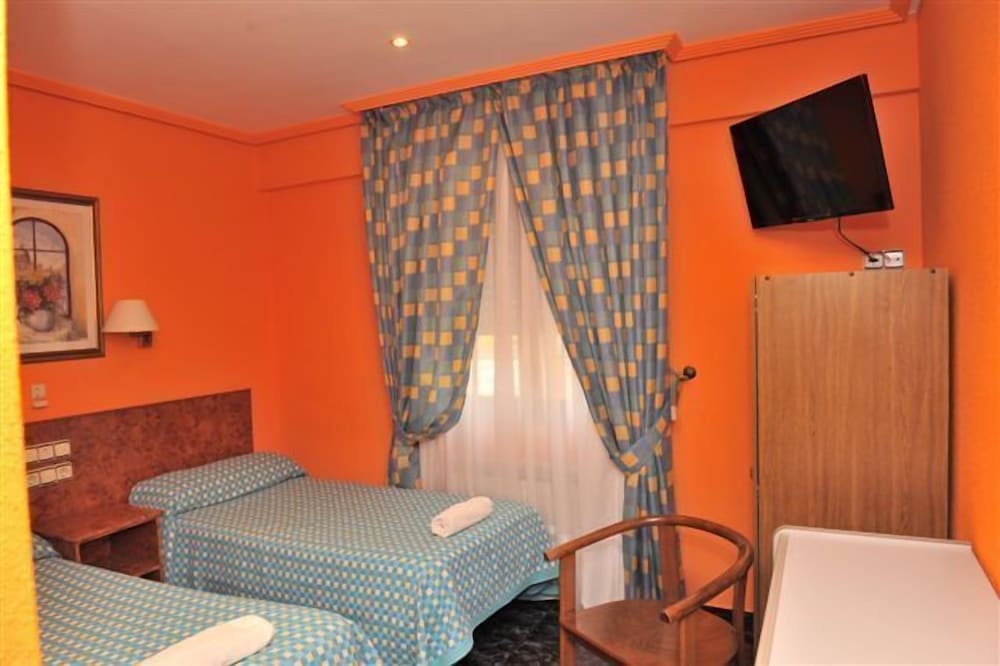 Double or Twin Room photo 3