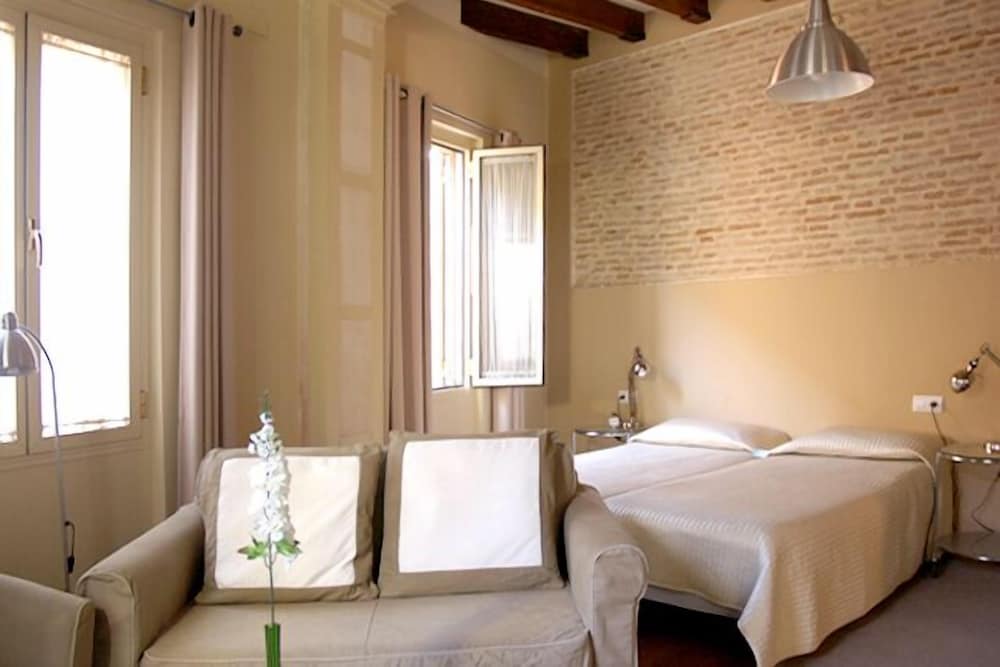Estudio Deluxe, Torre