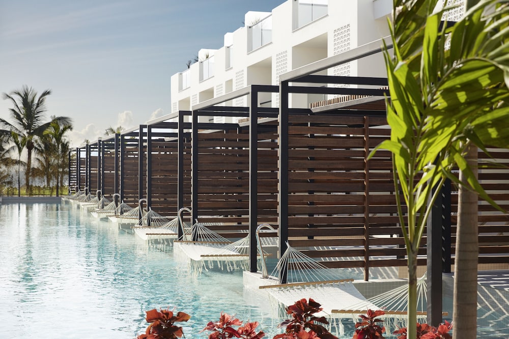 Junior Swim-Up Suite