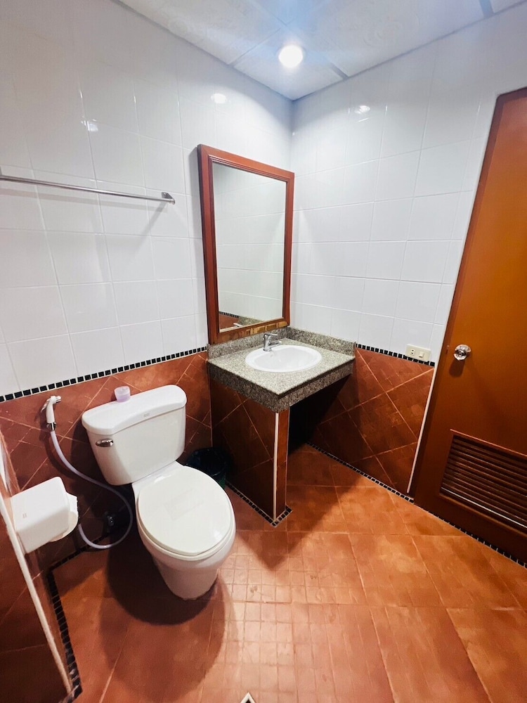 Deluxe Double Room - Photo 13