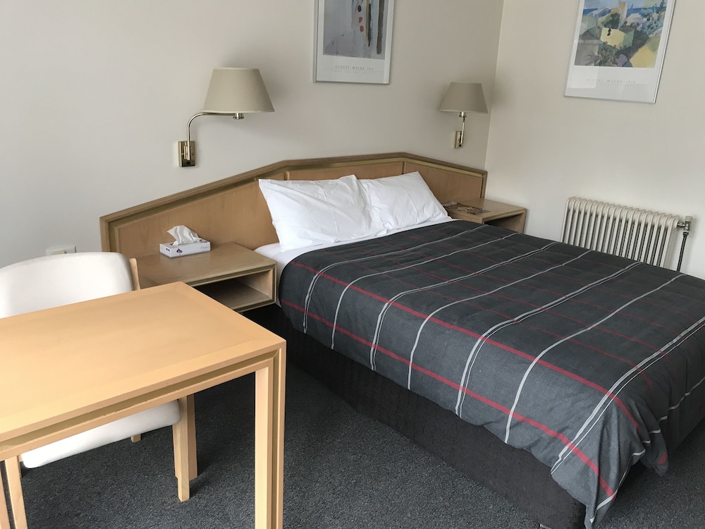 Standard Room, 1 Queen Bed photo 1