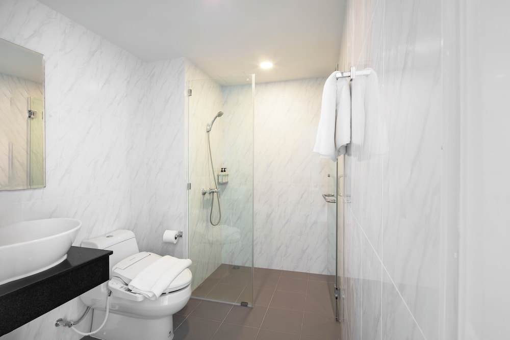 Deluxe King Room - Photo 3