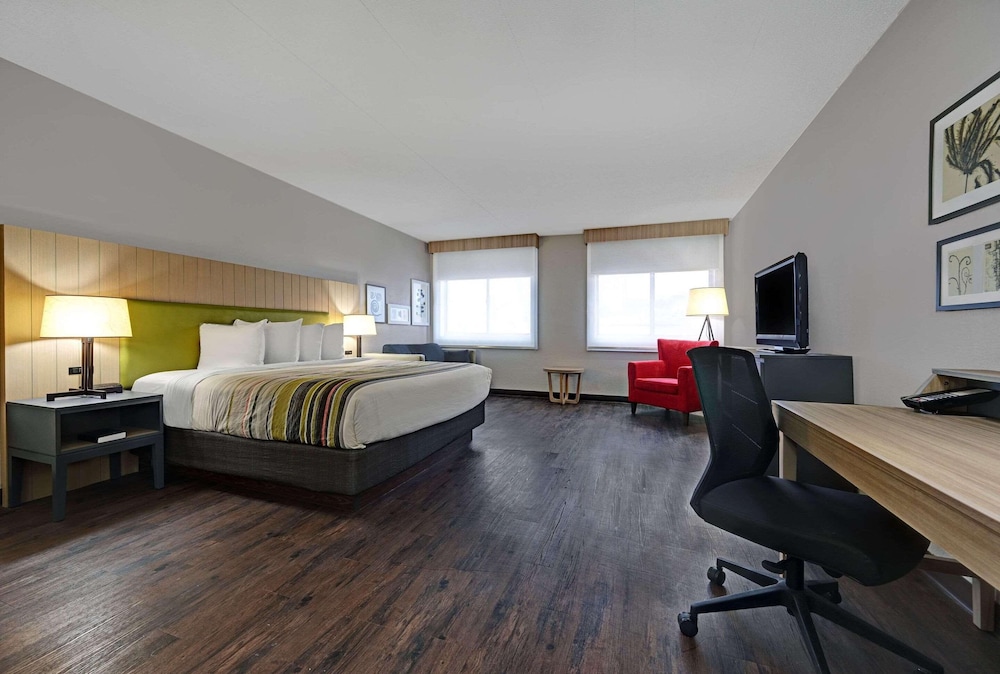 Studio Suite, 1 King Bed, Non Smoking - Photo 7