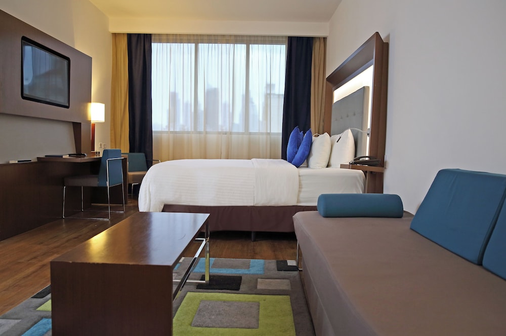 Family Room, 1 King Bed with Sofa bed