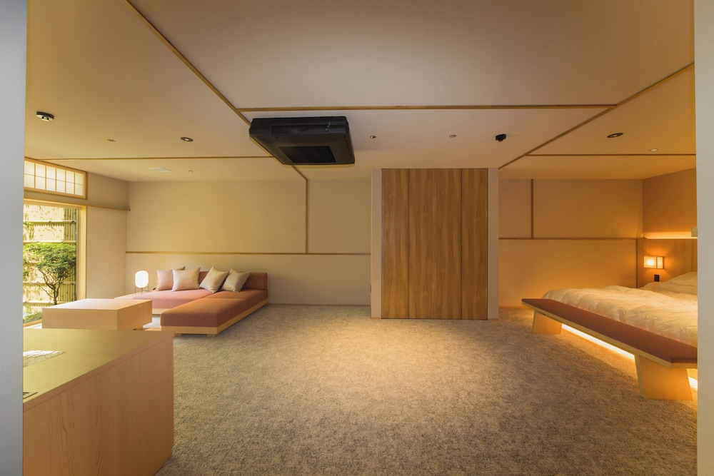 Junior Twin Room, Courtyard View