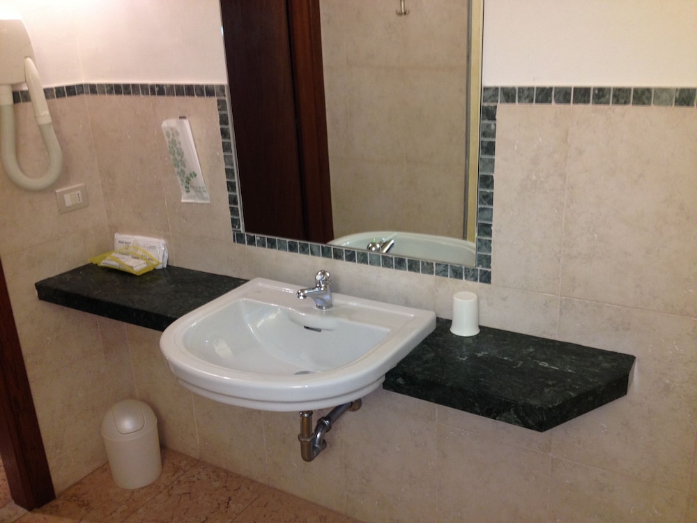 Family Room - Photo 12