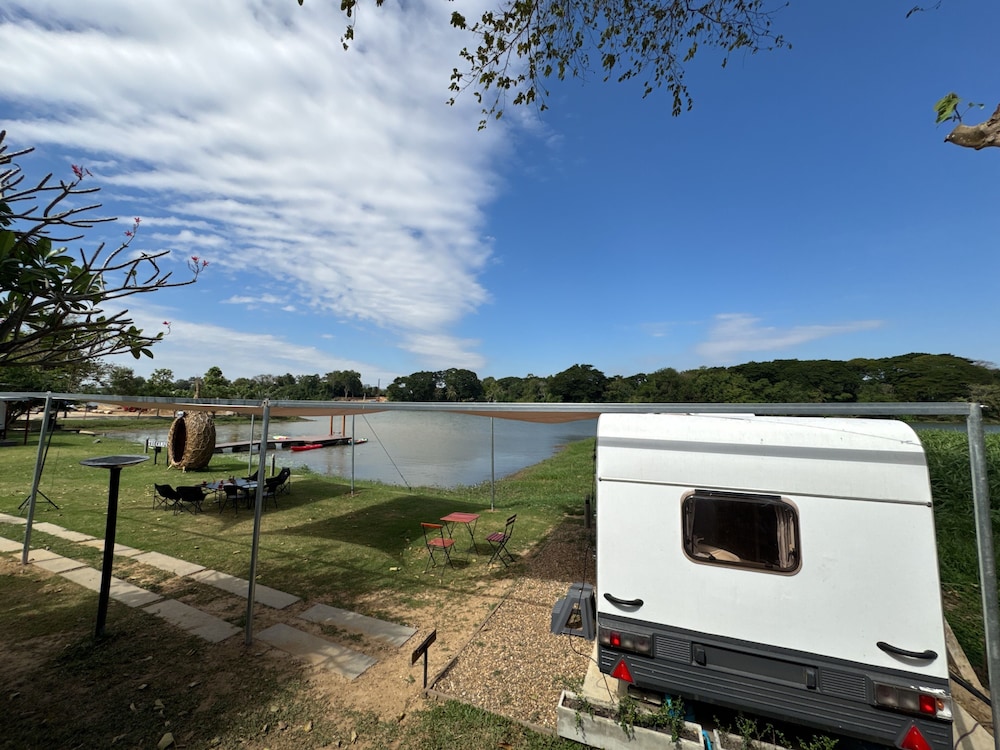 Campervan Riverfront for 2 - Photo 2