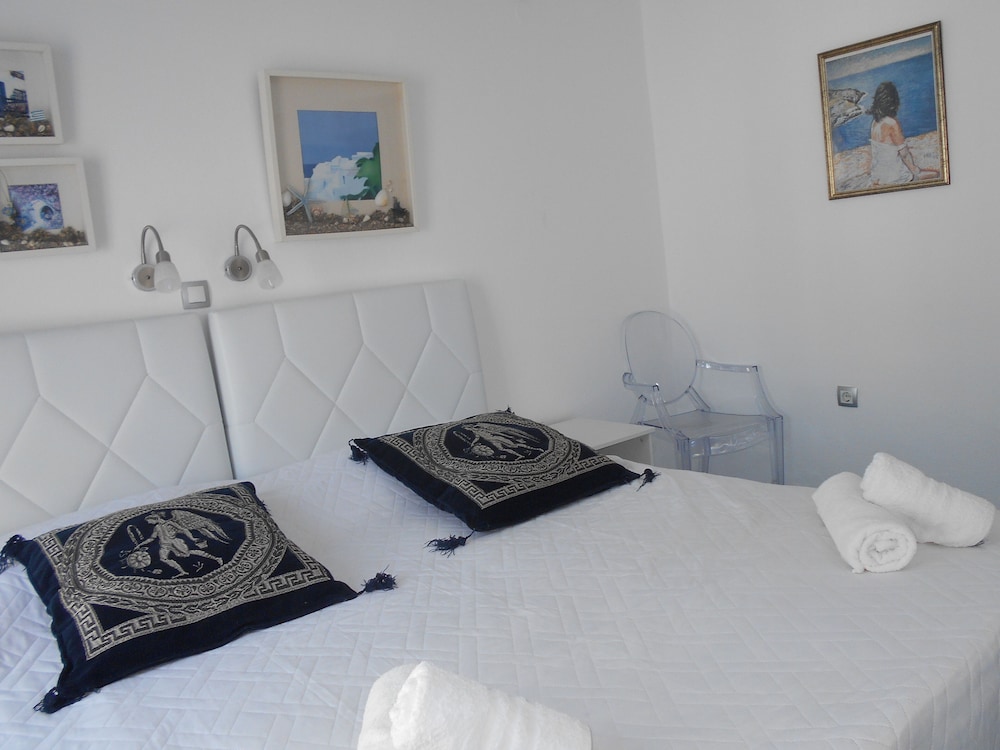 Double or Twin Room, Pool View photo 1