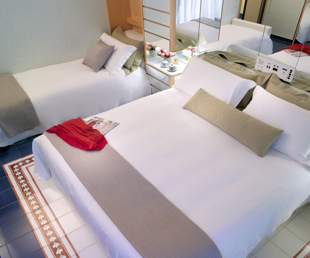 Superior Double or Twin Room, 1 Bedroom, Partial Ocean View photo 2