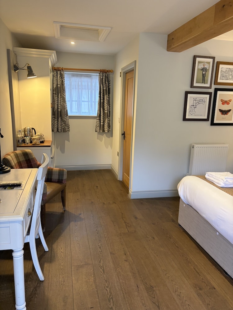 Deluxe Double Room, Ensuite photo 3