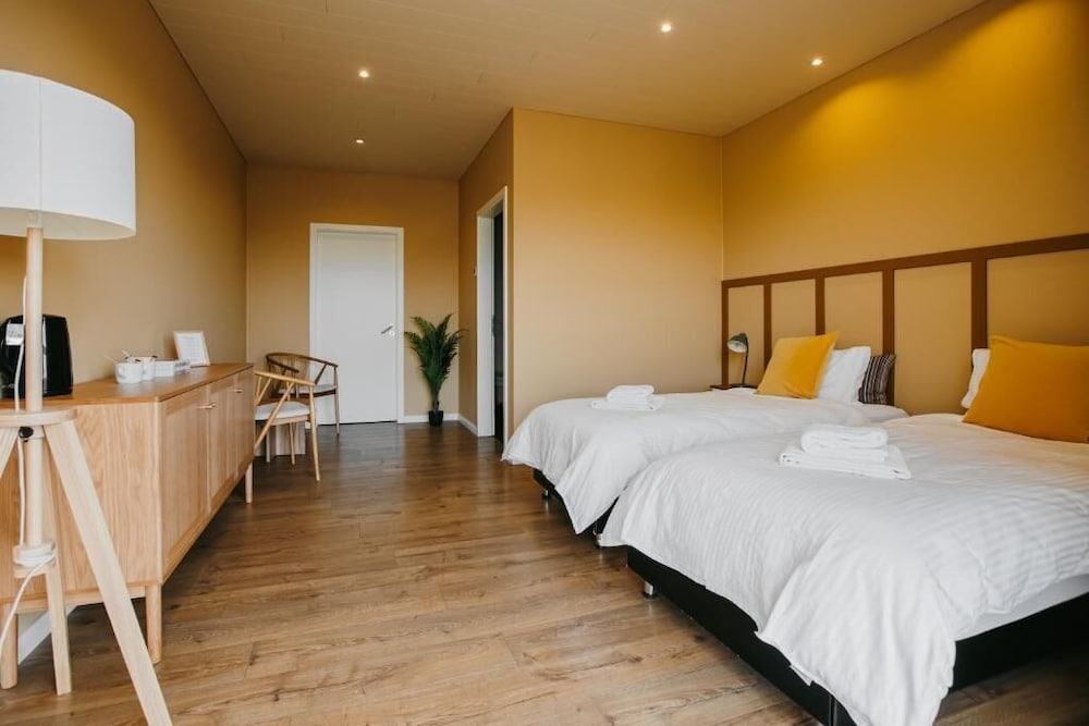 Basic Double or Twin Room, 2 Twin Beds, Mountain View, Ground Floor photo 3
