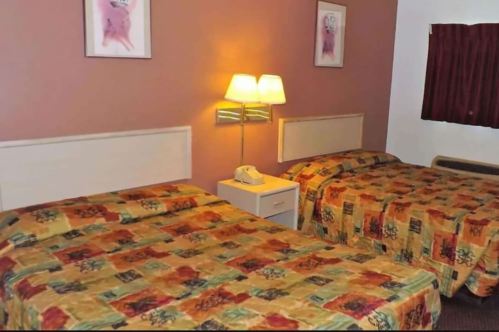Room, 2 Queen Beds, Non Smoking photo 1