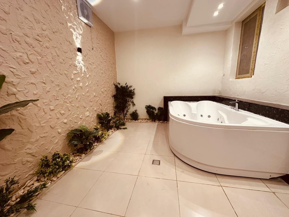 Royal Studio Suite photo 3