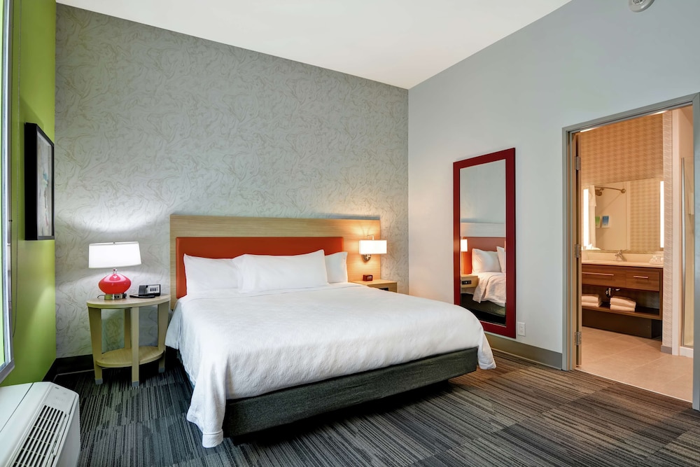 Suite, 1 King Bed, Accessible, Bathtub (Mobility & Hearing) photo 2