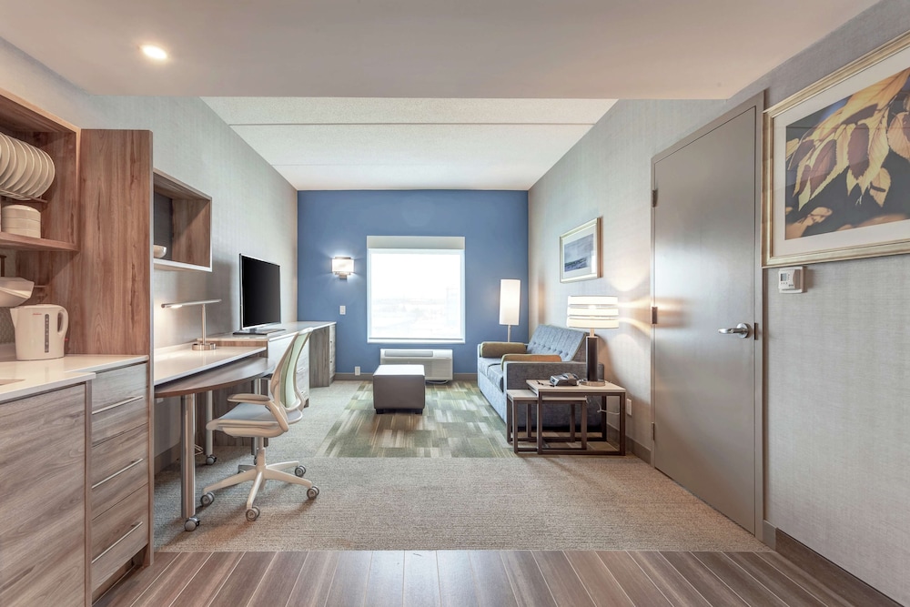 Suite, 1 King Bed, Accessible (Mobility & Hearing, Roll-in Shower)