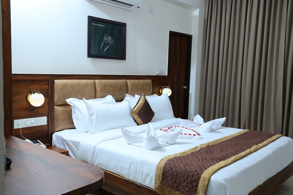 Deluxe Room - Photo 16