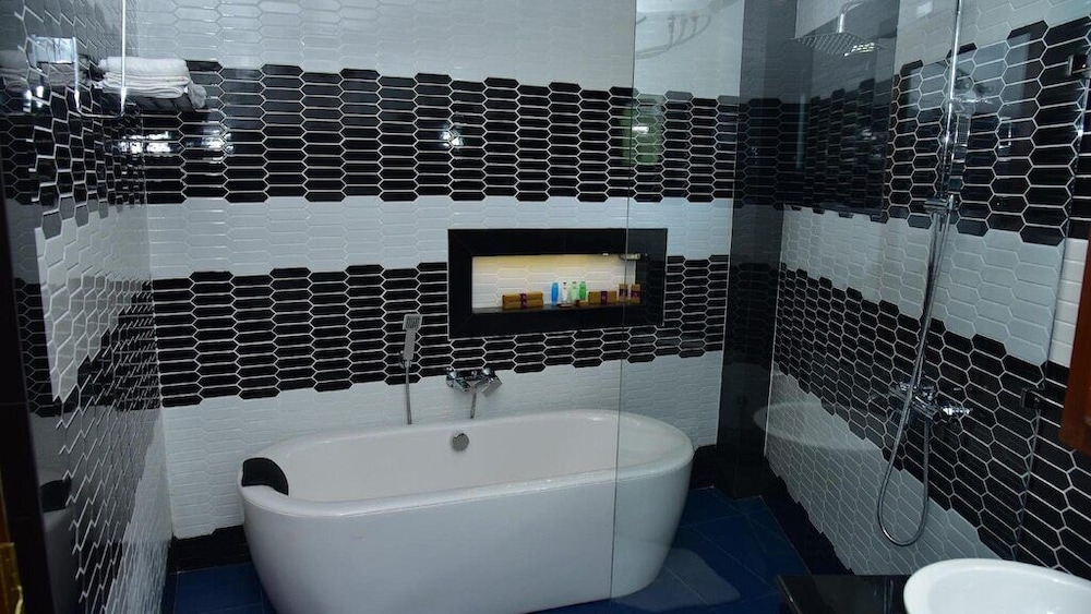 Comfort Room photo 2