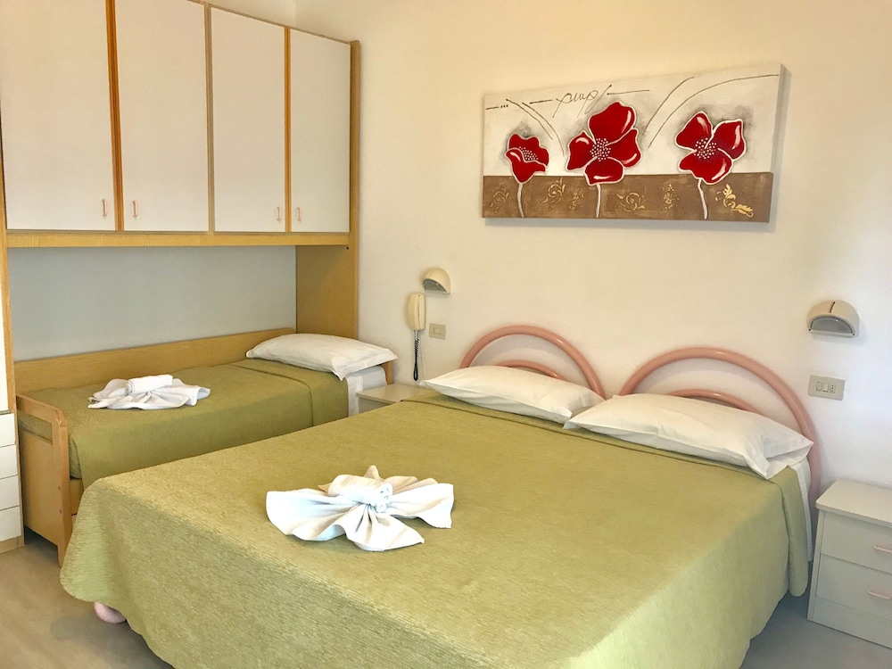Classic Triple Room - Photo 4