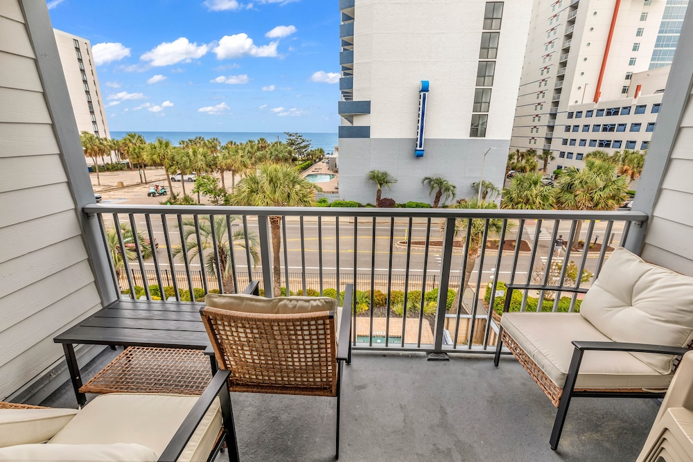 Signature Condo, 2 Bedrooms, Non Smoking, Partial Ocean View, photo 6