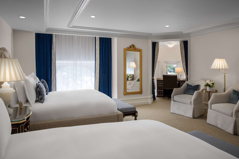 Waldorf Town House, 1 King Bed (Bi-Level) thumbnail 6