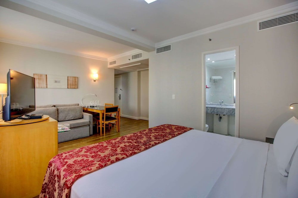 Executive Suite, 1 King Bed With Sofa Bed - Photo 3
