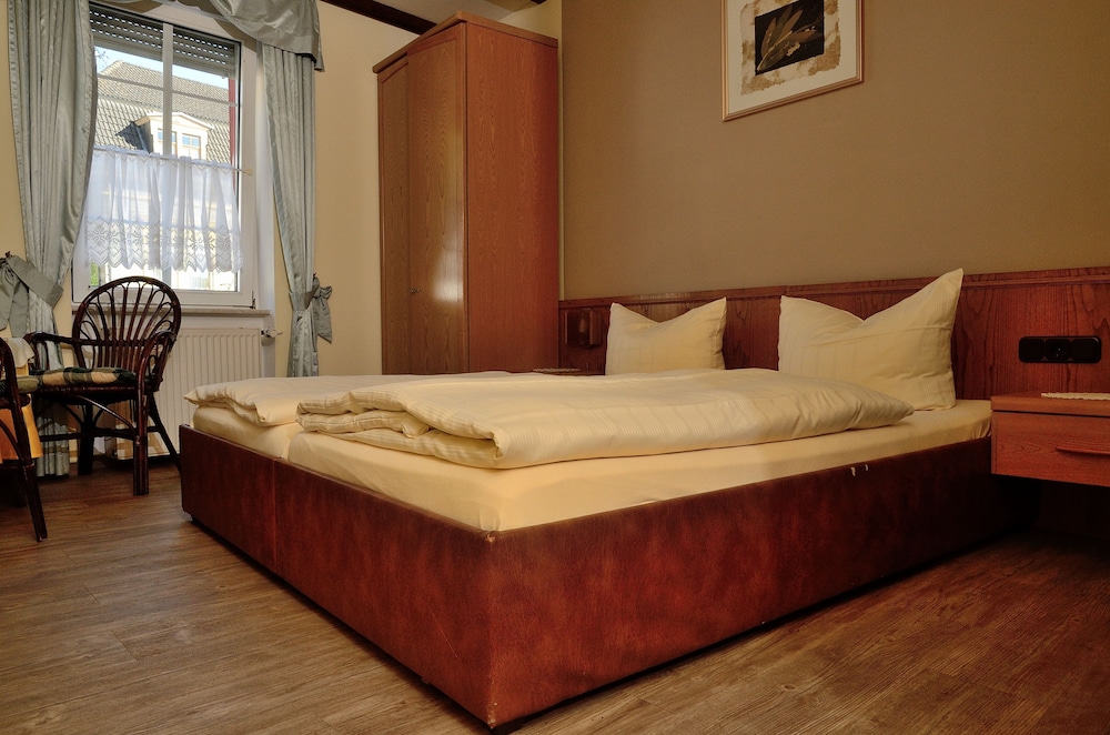Basic Double Room photo 2