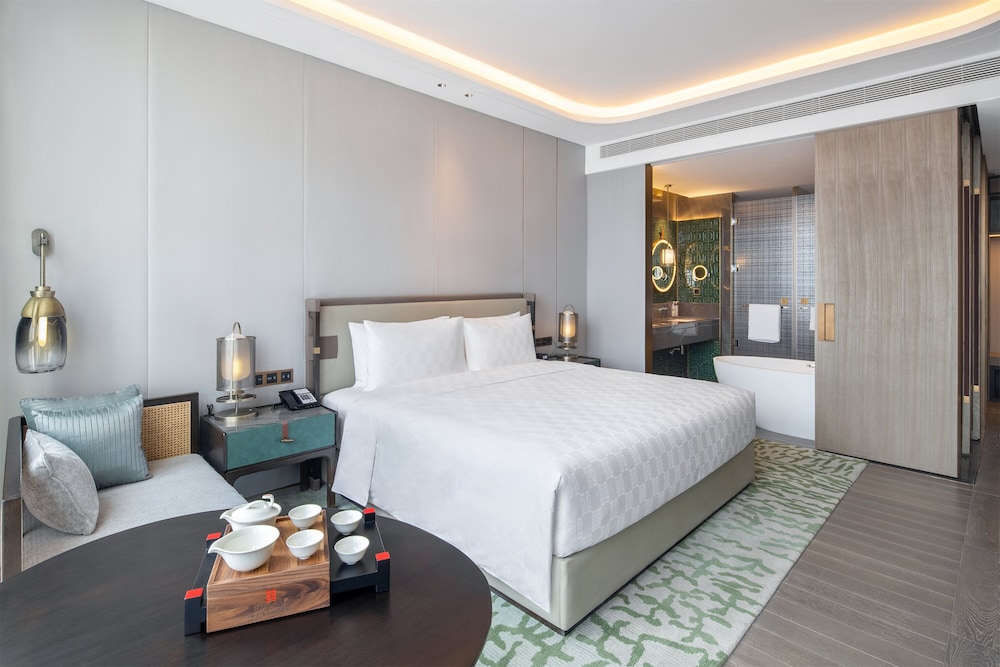 Suite, 1 King Bed, Club Lounge Access - Photo 6