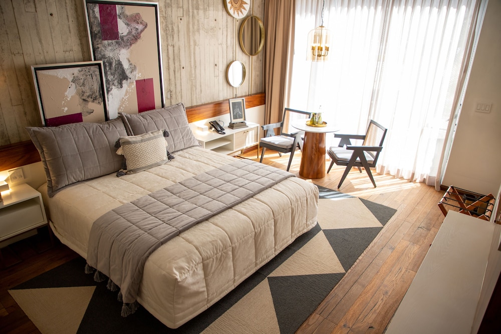 Luxury Room, 1 King Bed photo 1