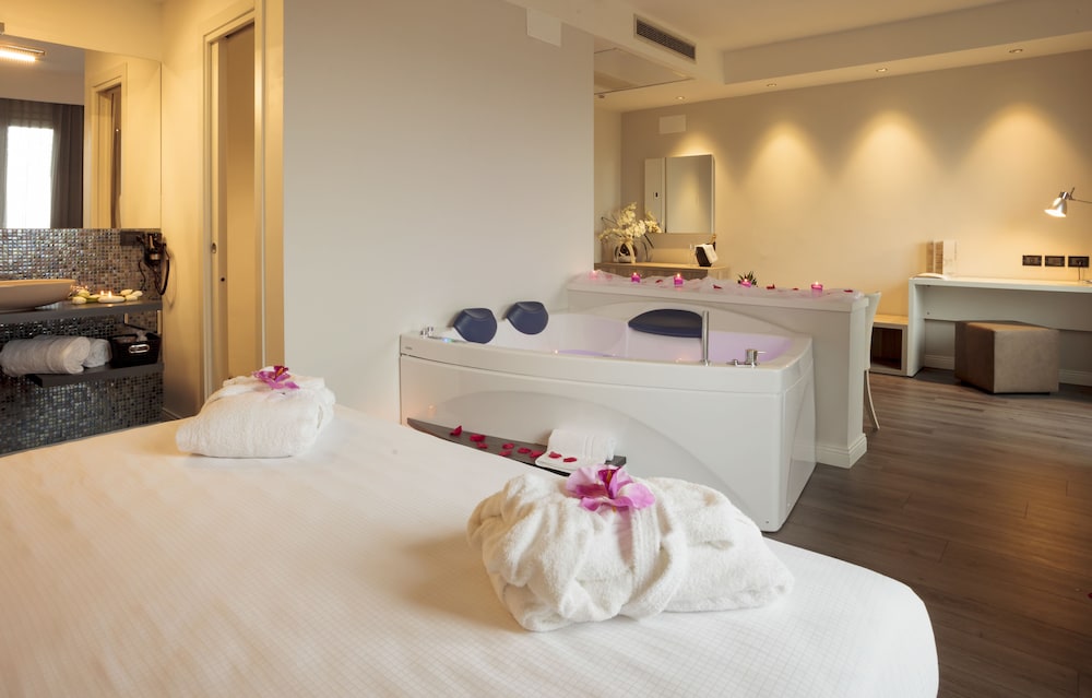 Deluxe Double Room - Photo 2