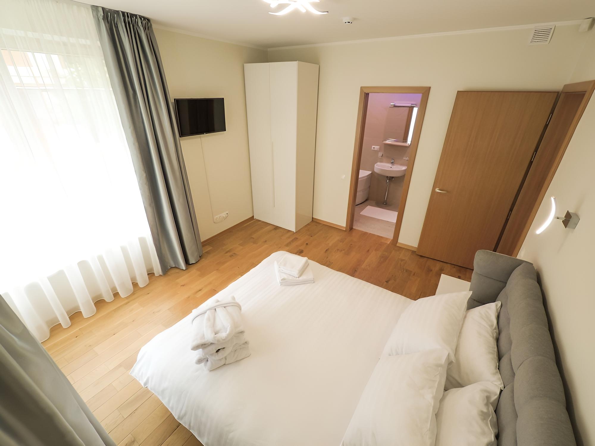 Large Luxury Apartment, 1 Bedroom photo 3