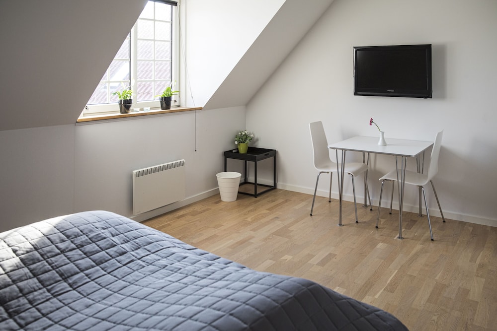 Basic Double Room, Shared Bathroom