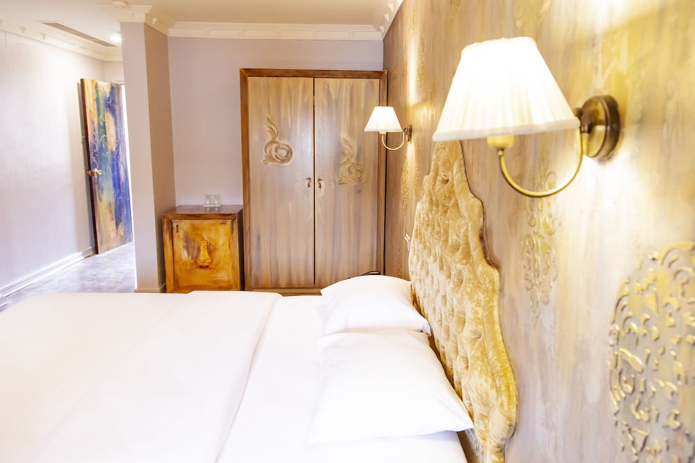 Deluxe Room - Photo 3