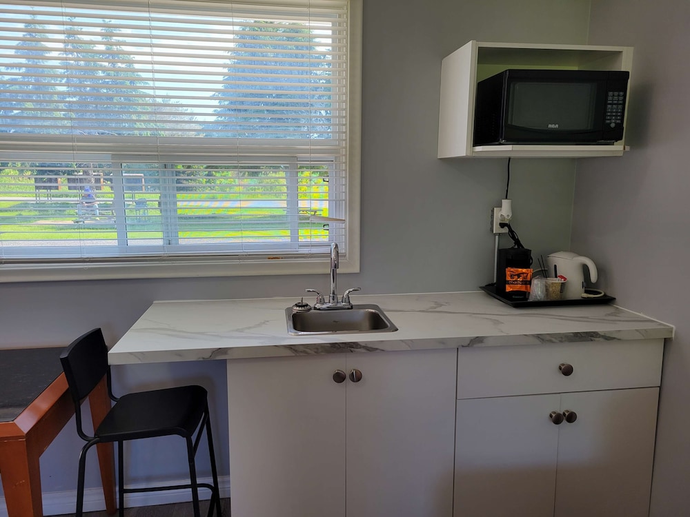 Deluxe Room, 1 Queen Bed with Sofa bed, Non Smoking, Kitchenette photo 3