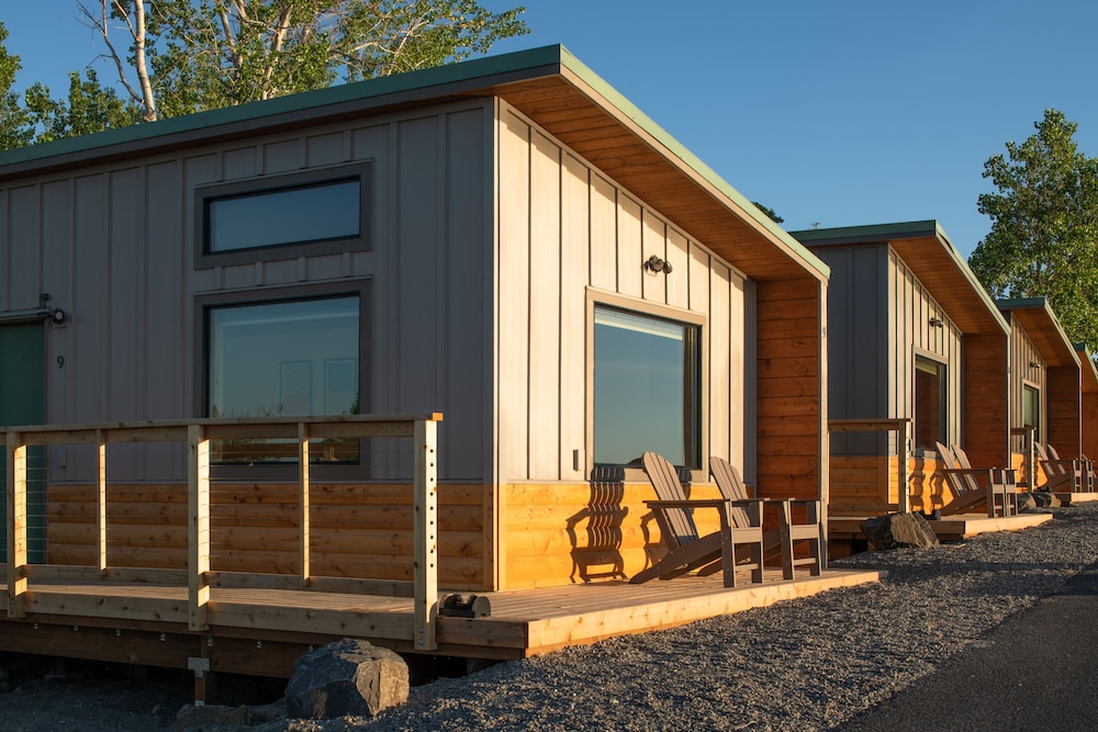 Deluxe Cabin, 1 King Bed, Kitchenette, River View photo 2