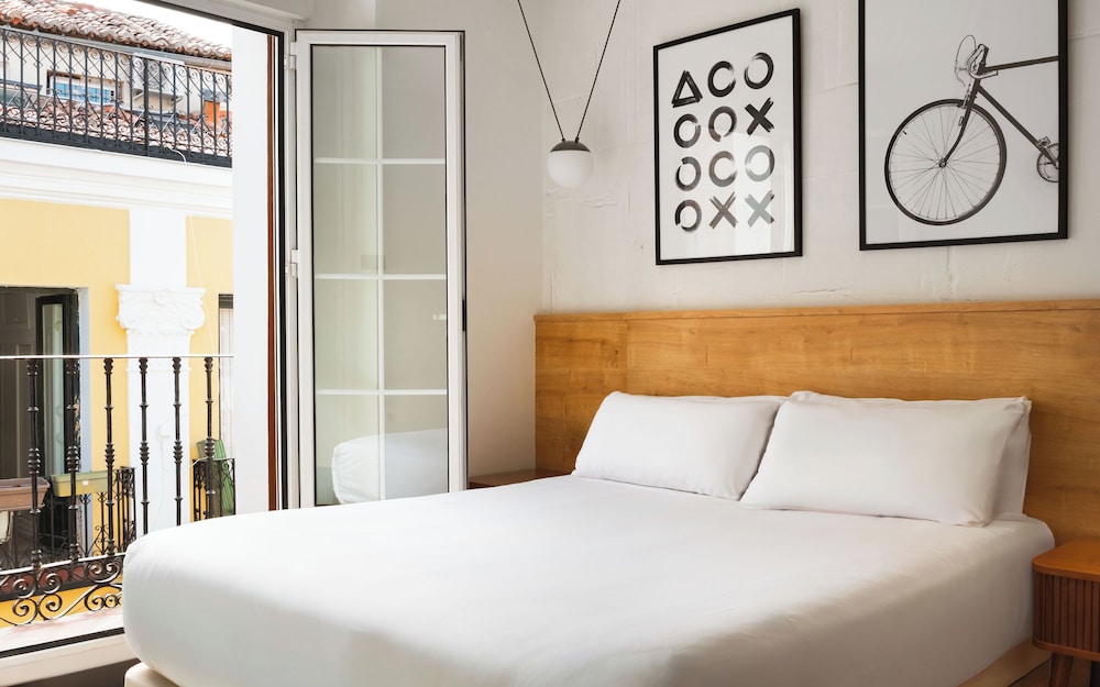 One-Bedroom Comfort Apt with Balcony