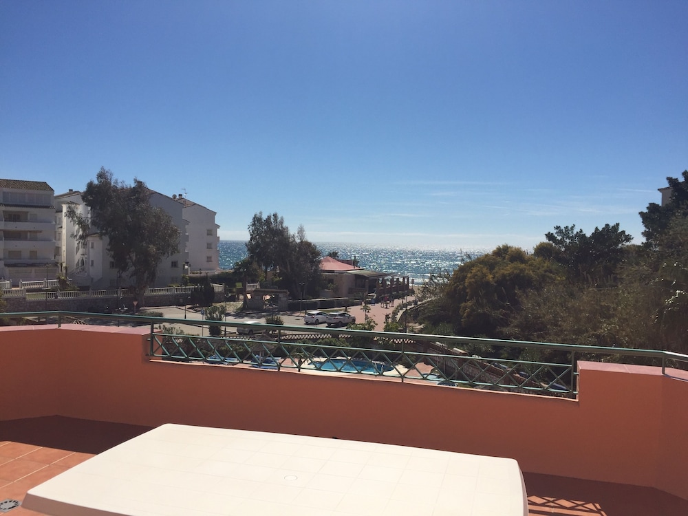 Panoramic Apartment, 3 Bedrooms, Sea View (6 pax) photo 2