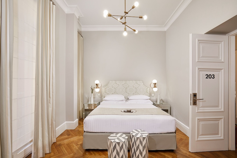 Deluxe Family Room with Balcony photo 2