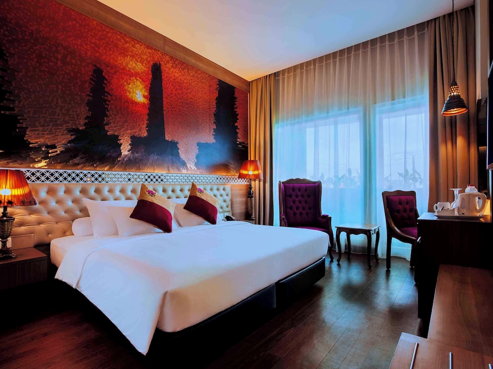Superior Room, 1 King Bed photo 3