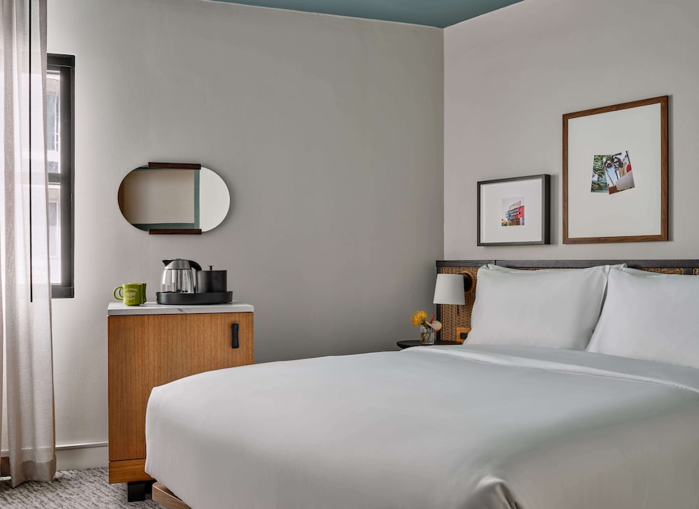 Standard Room, 1 Queen Bed - Photo 1
