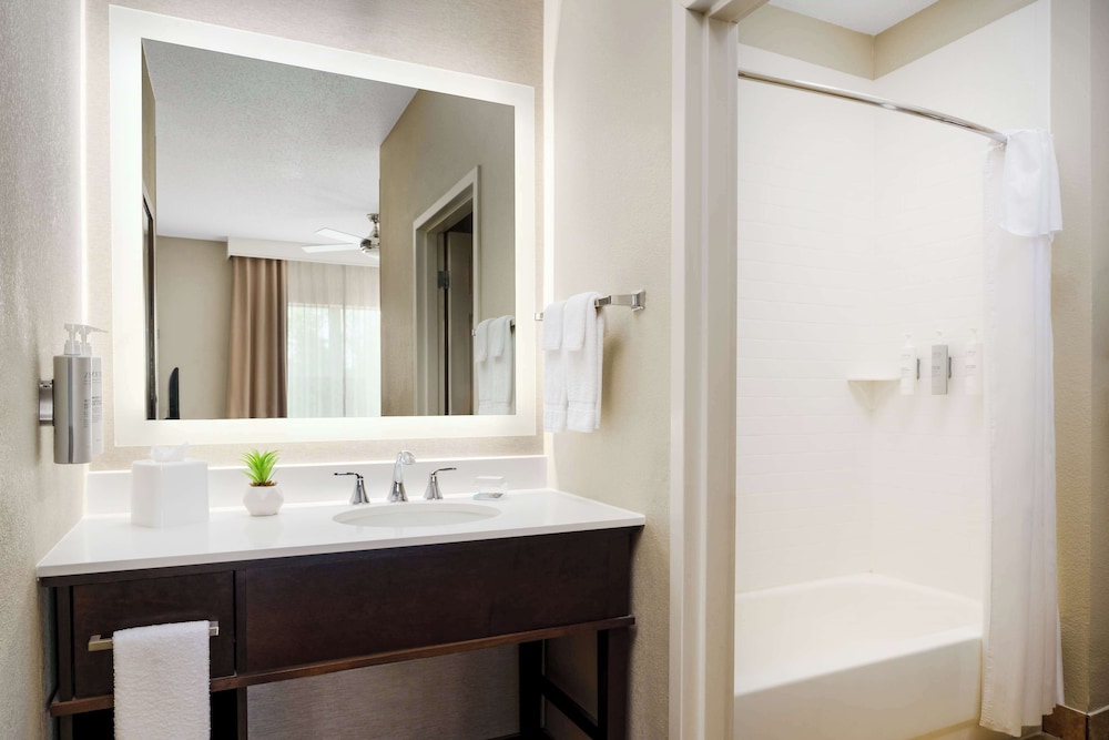 2 Queen Beds, 1 Bedroom Suite, Non-Smoking - Photo 8