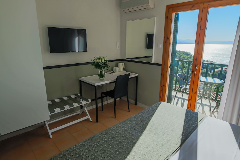 Deluxe Double Room, Sea View photo 2