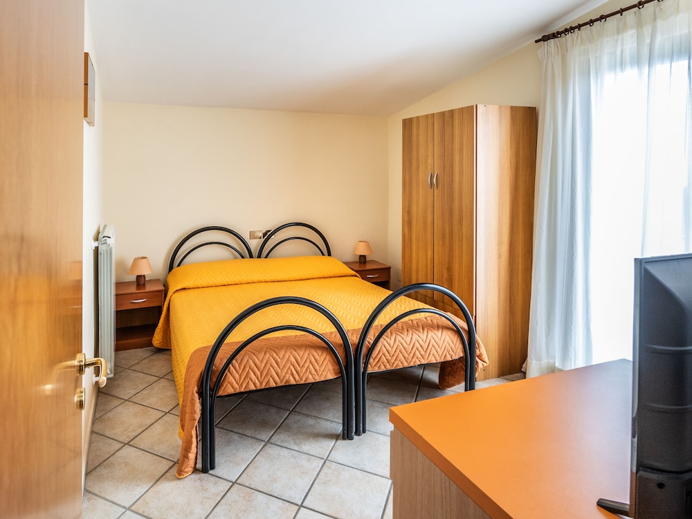 Junior Double Room (Orange)