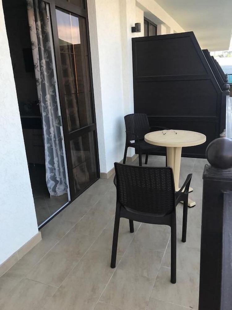 Standard Triple Room, Balcony photo 2