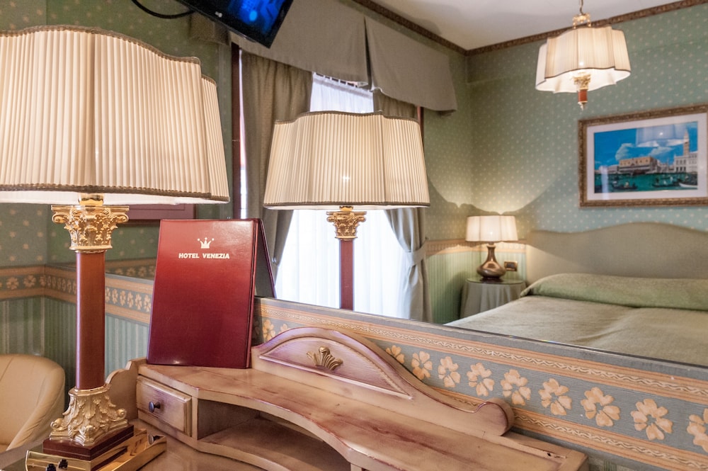 Standard Double or Twin Room photo 3