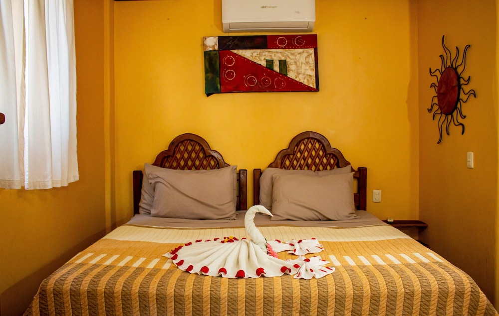 Double Room, Multiple Beds, Garden View